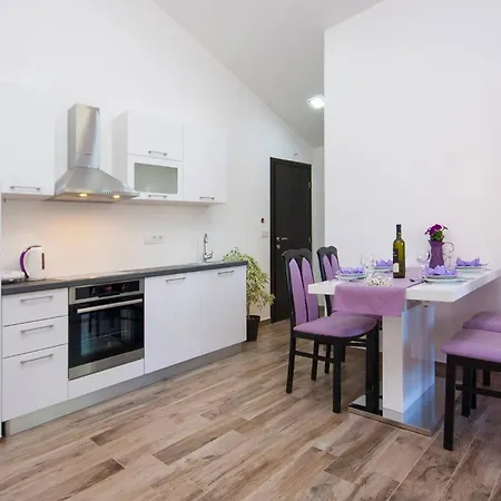 Perla * Brodarica (Sibenik-Knin)